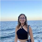 Estudiante con bachillerato, con experiencia como profesora de niños y adolescentes